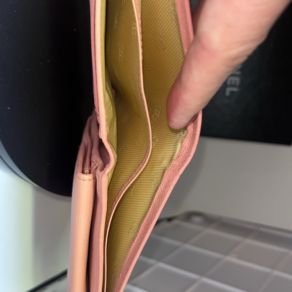 💯 Almost New !!Channel Wallet - Picture 6 of 12